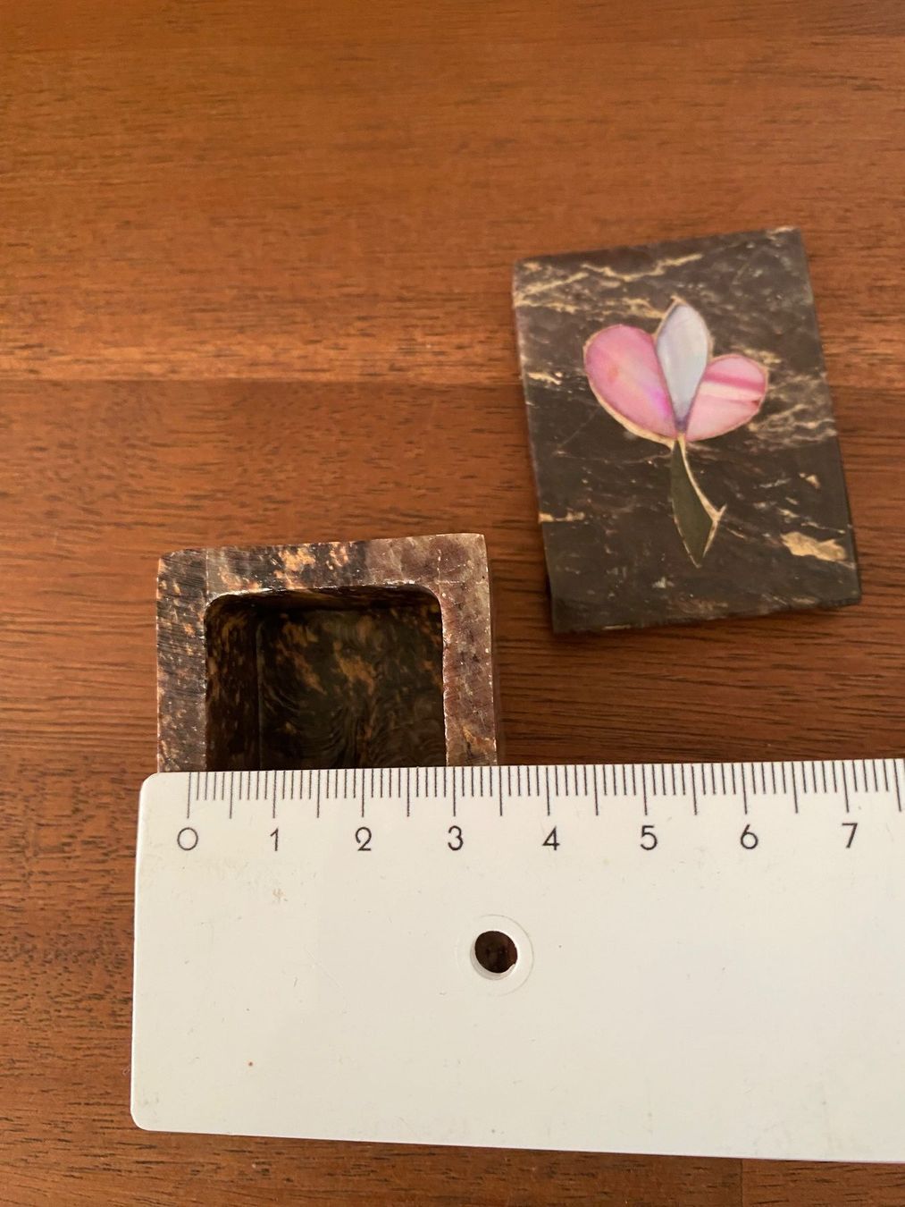 Portagioie: Schmuckschatulle aus Stein mit Blumenmuster. – Usato da Ebikon venduto da Radeon0 3