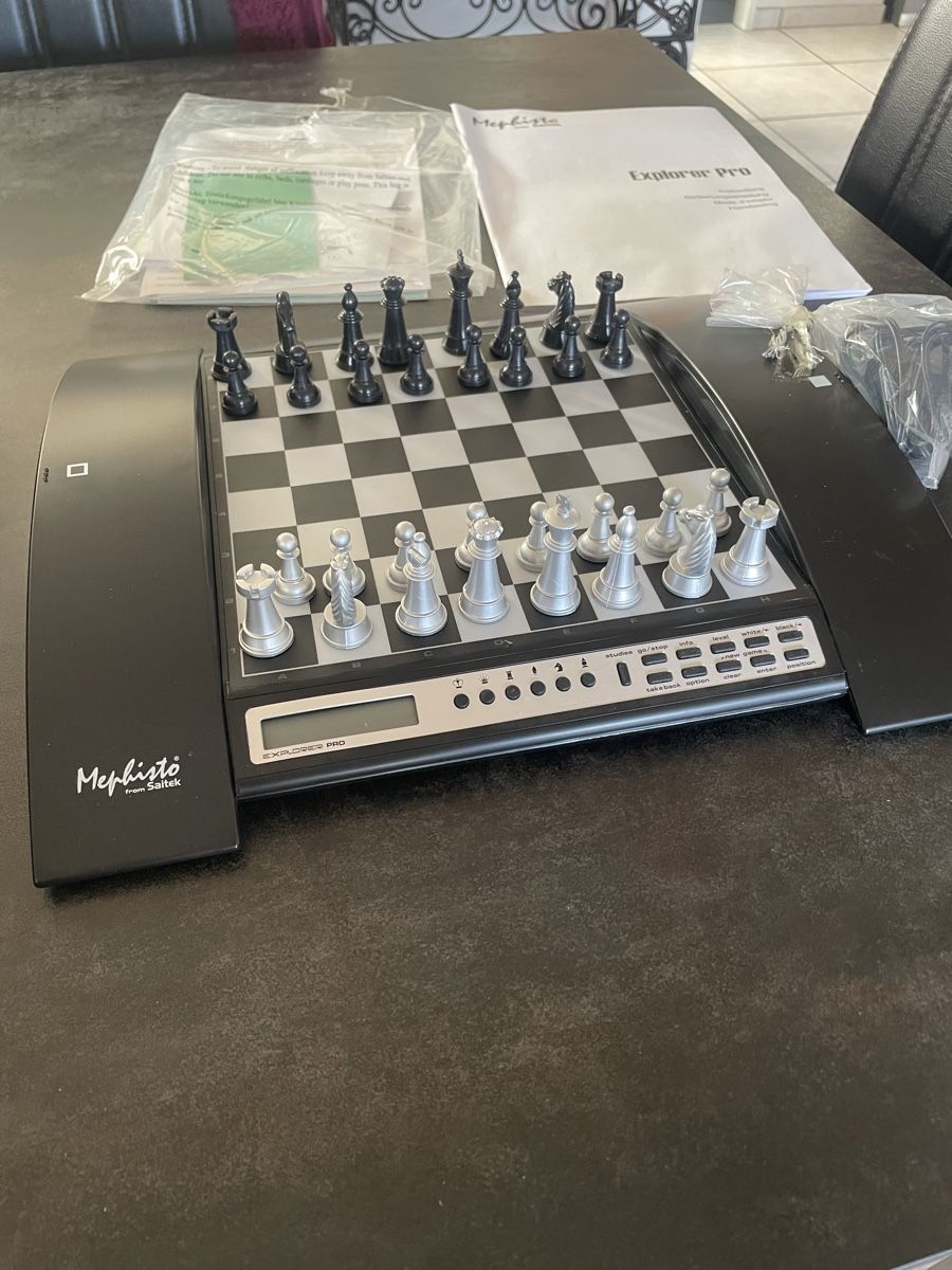 Giochi: Jeu d'échecs électronique Saitek Mephisto Explorer Pro – Usato da Vallamand venduto da Bricbracbroc82 1