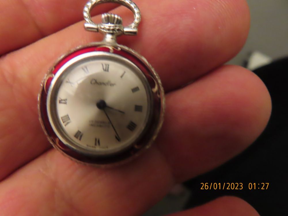 Anhängeuhr ,läuft,  Ø 21.8 mm  sehr hübsch 1