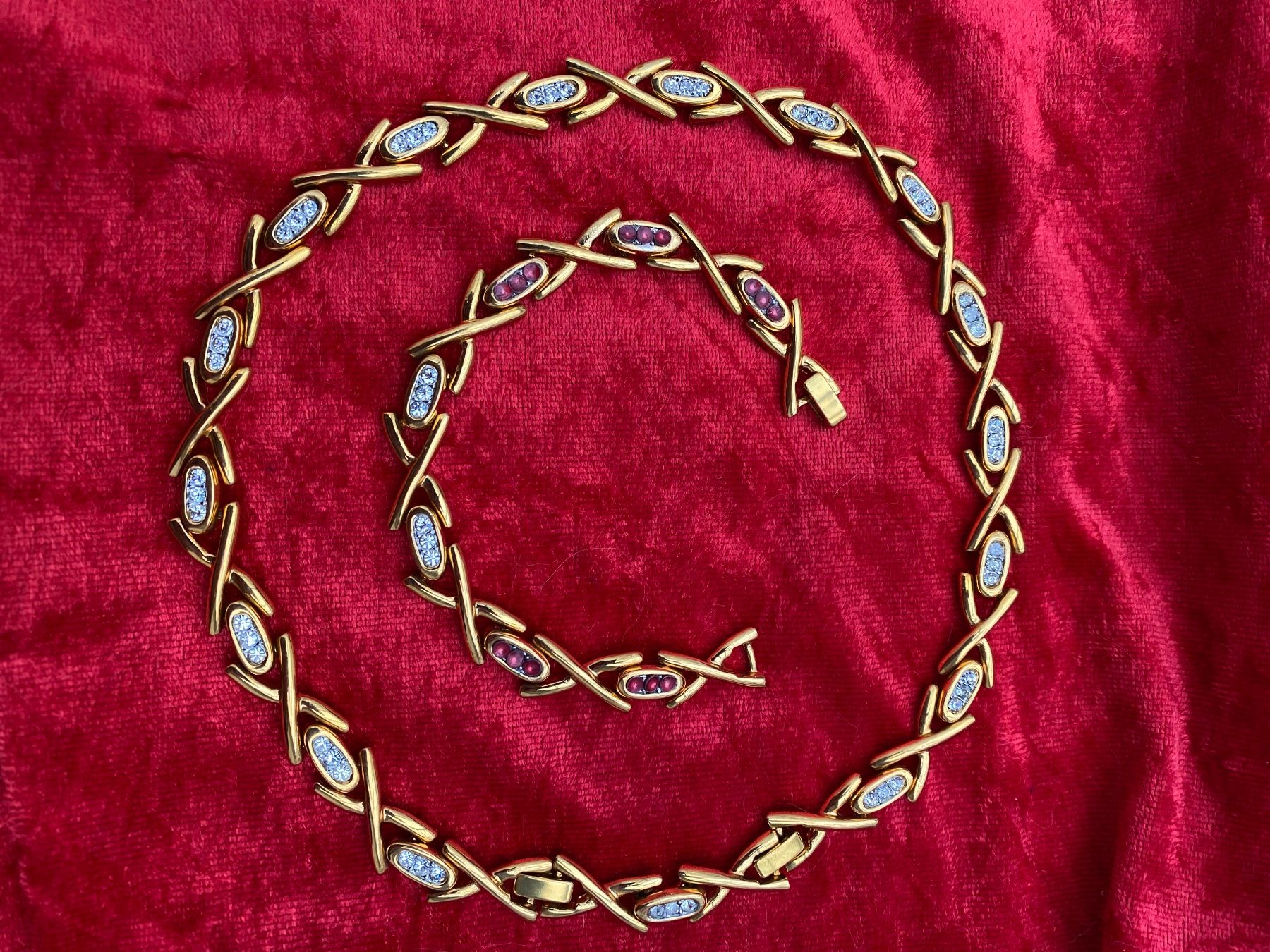 Altri gioielli: Goldfarbenes Collier mit Armband – Usato da Wettingen venduto da taloo