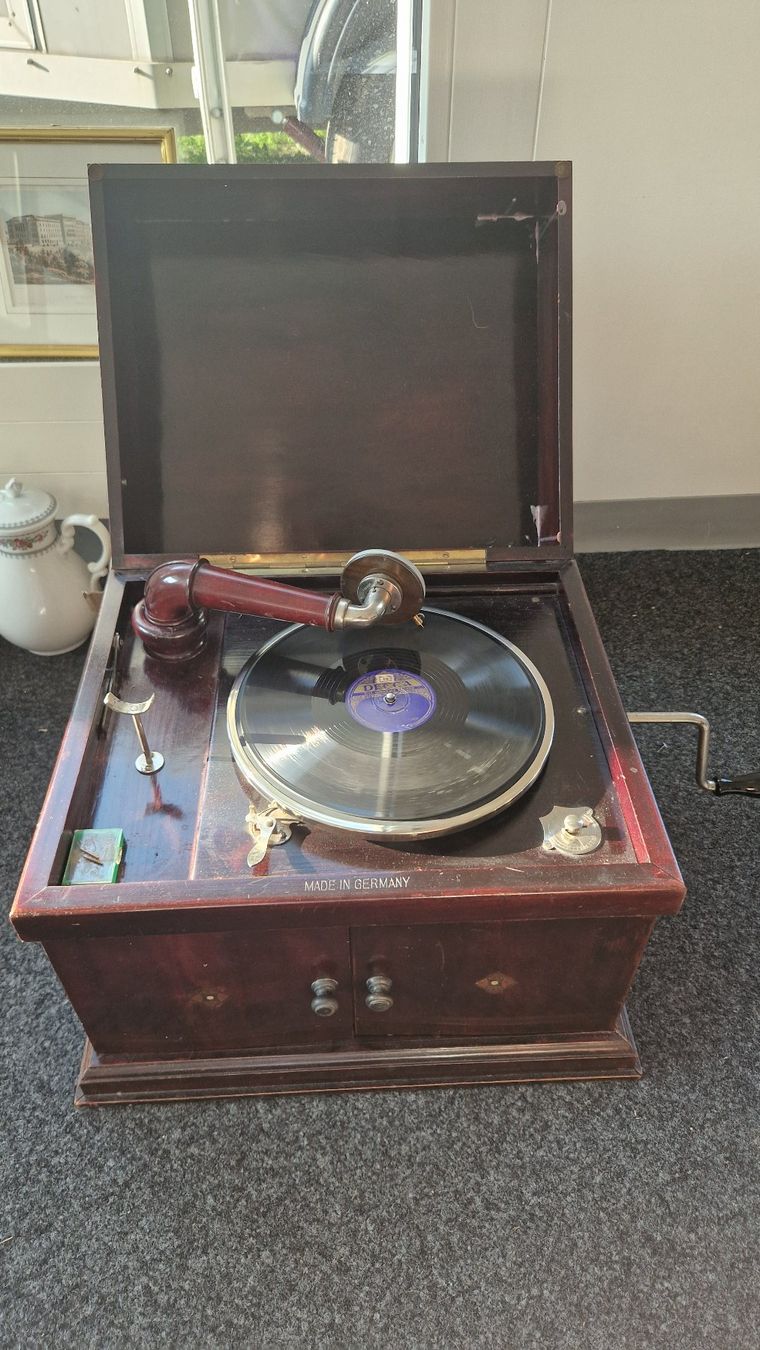 Giradischi: Antiker Grammophon, Made in Germany – Usato da Regensdorf venduto da Beeker 1