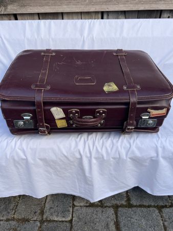 Vintage Reisekoffer braun mit Riemen gebrauchter Zustand