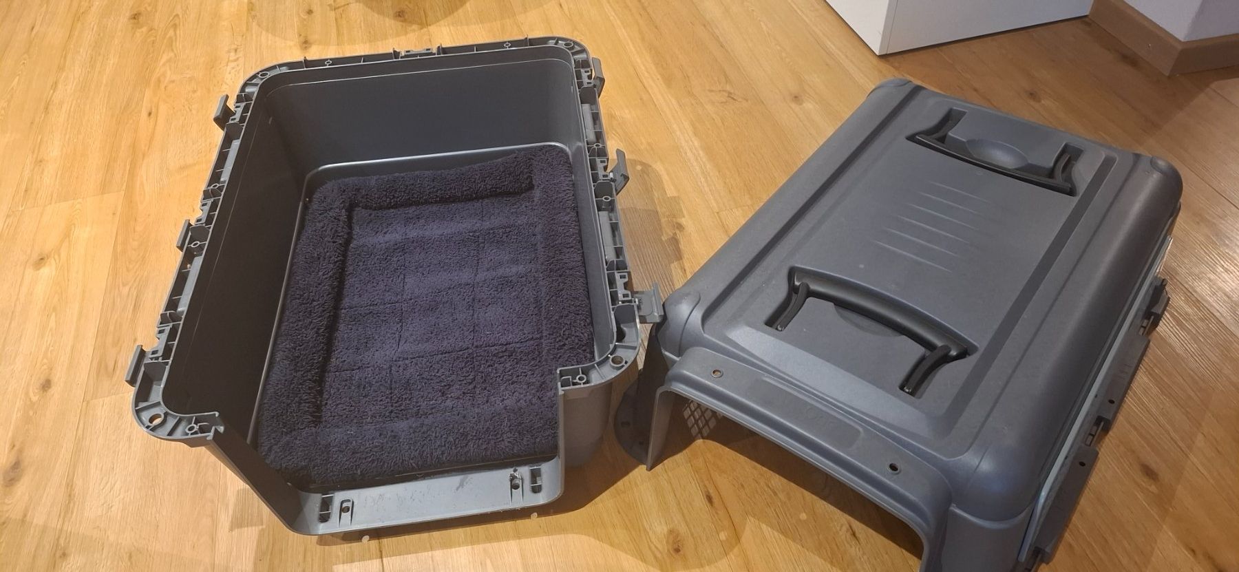 Gabbie, trasporto & Sicurezza: Transportbox anione M für Hunde oder Katzen – Usato da Menznau venduto da Conny12 1