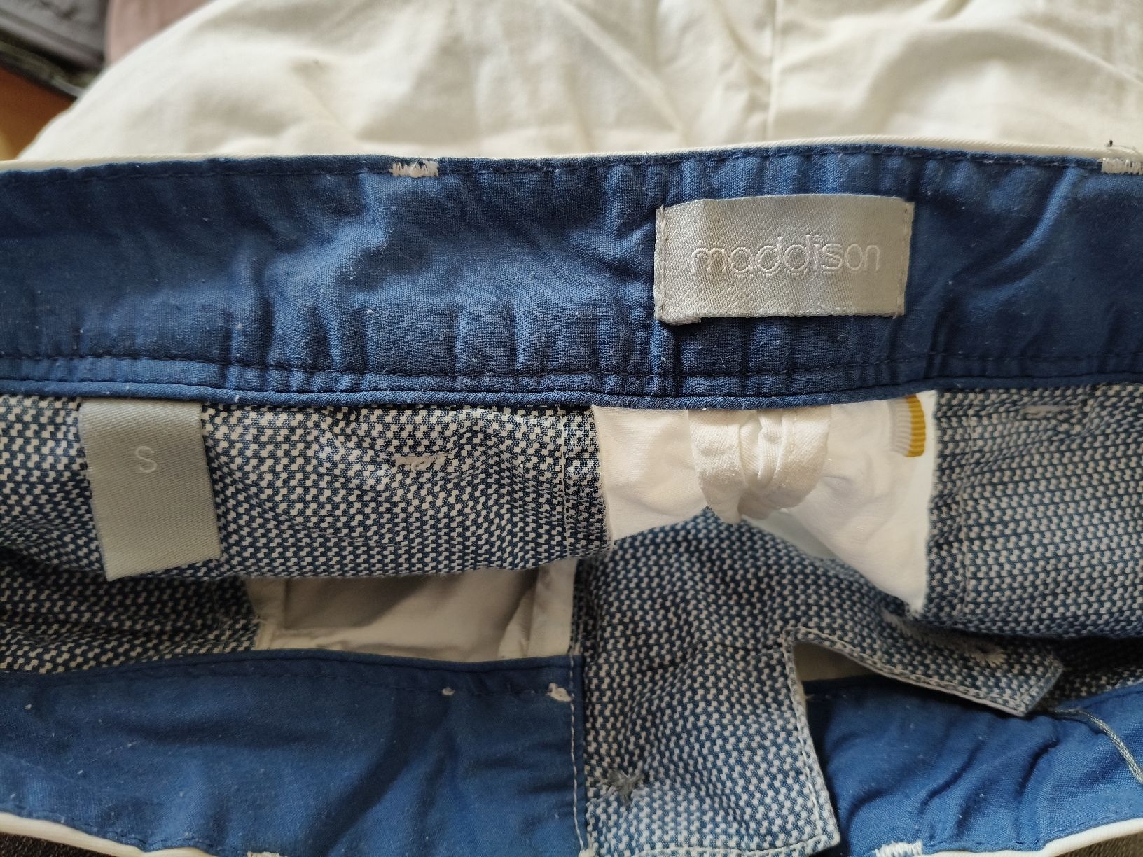 Maddison Pantalons: Short Maddison Blanc Taille S – D'occasion à Petit-Lancy par Elissouche 2