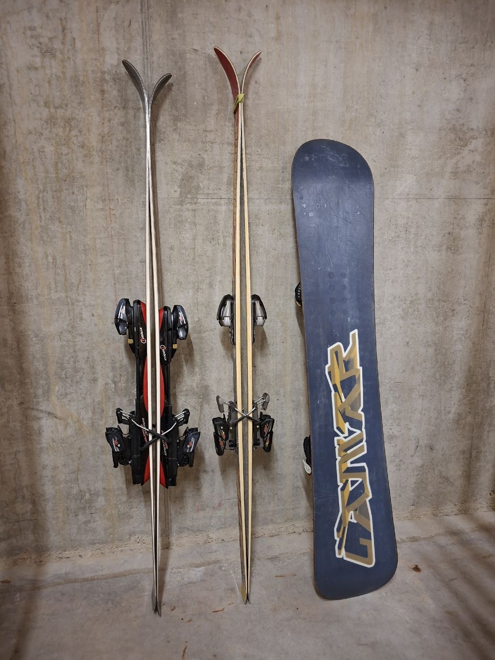 Sci: 1x Snowboard and 2x Ski - Ab. 1 – Usato da Eglisau venduto da Kiel 1