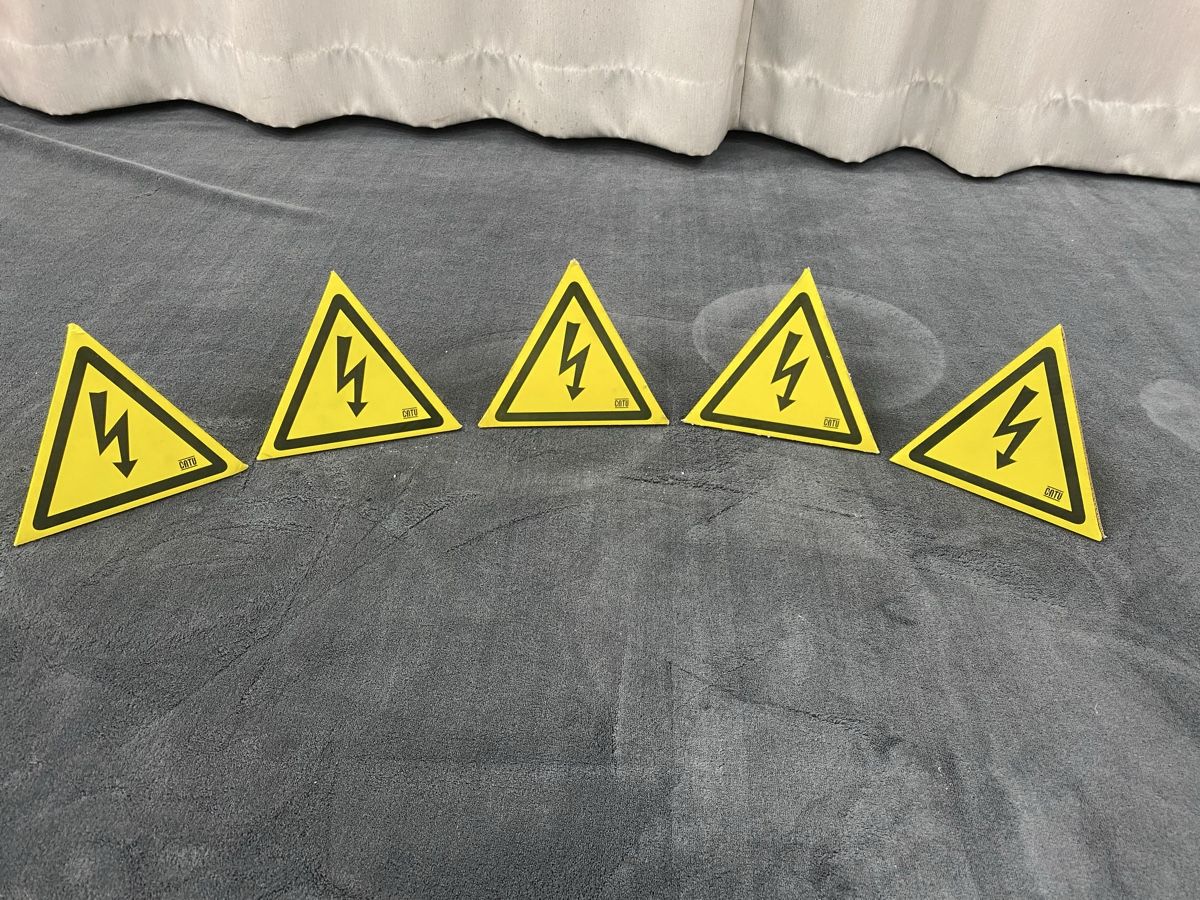 Insegne: Warnpyramiden für Hochspannung magnetisch – Usato da Hägglingen venduto da Karin0802