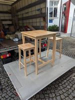 IKEA Bartisch mit 2 Barhockern (Massivholz, hell)