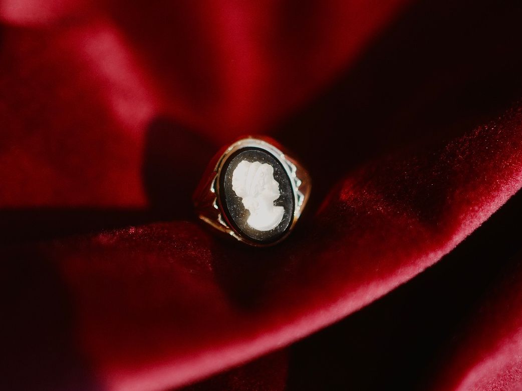 Anelli: Antiker Kamee-Ring mit Frauenprofil – Usato da Volketswil venduto da HeredisAntiques 1