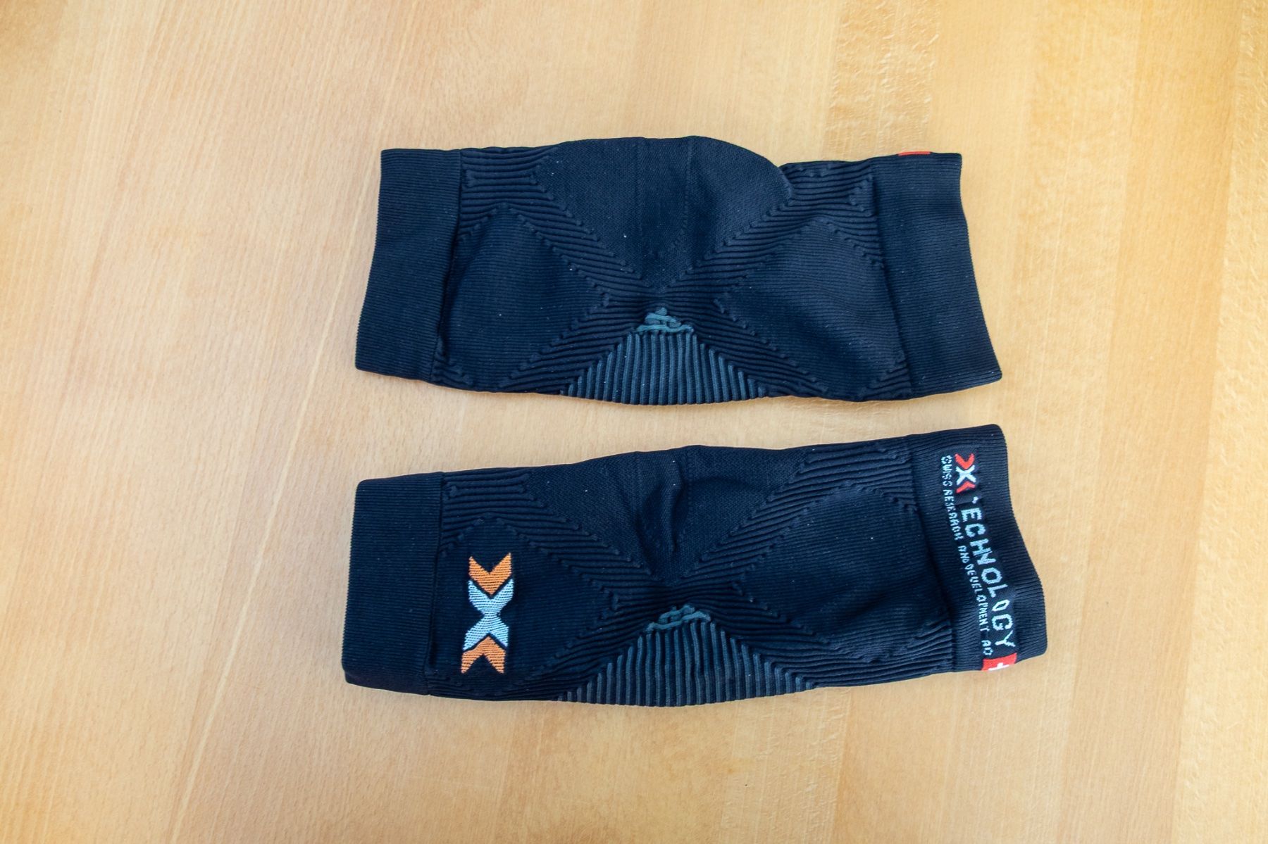X-bionic Canottiere & Pantaloni: X-Bionic Right Top Front + Left Top Front Knieling - L/XL – Usato da Berneck venduto da Tschikka