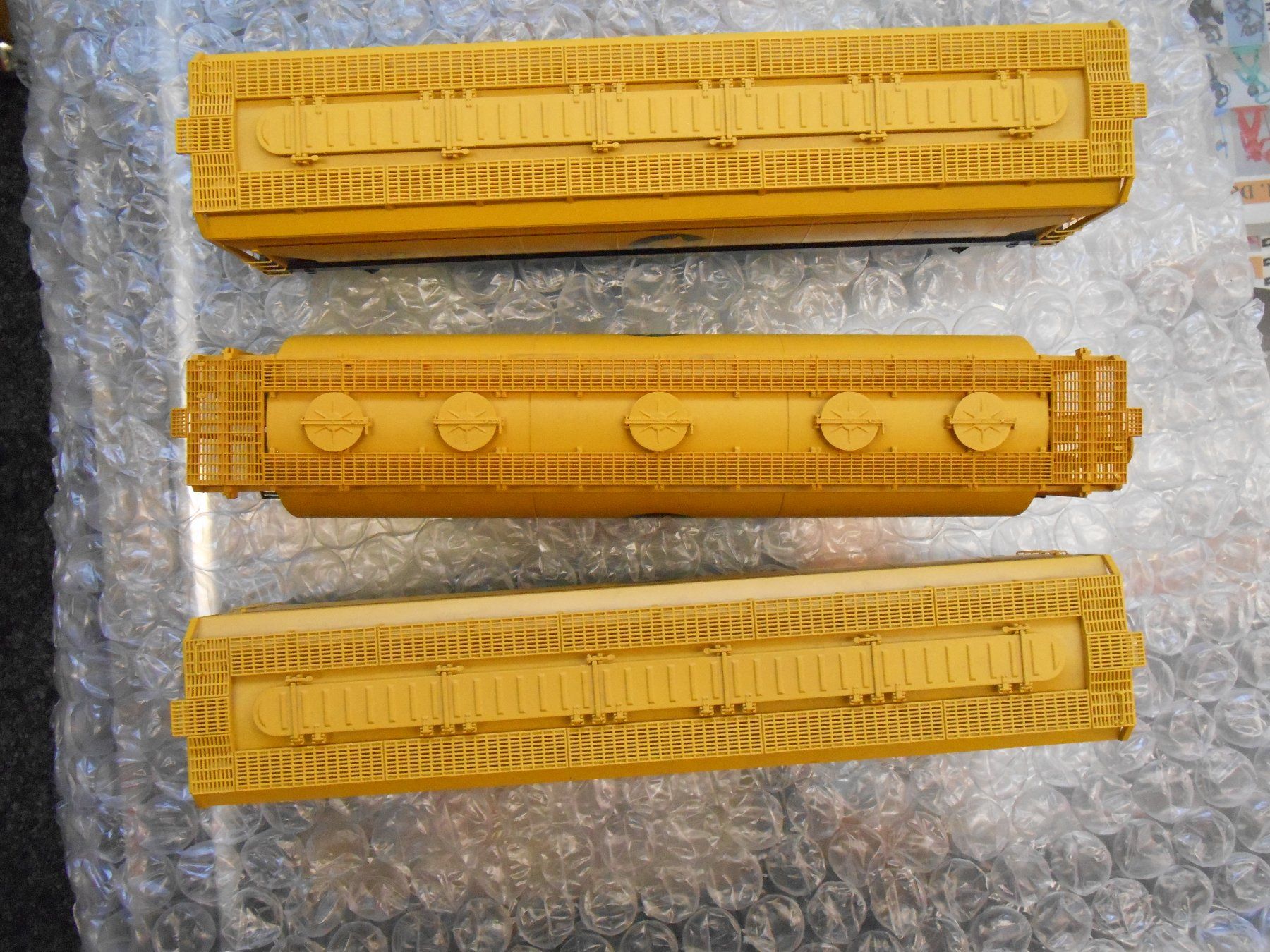 Lionel Modellini di ferrovie: 3x CHESSIE SYSTEM Jumbo Hopper Güterwagen  2 x MTH – Usato da Wohlen AG venduto da timpojim1 3