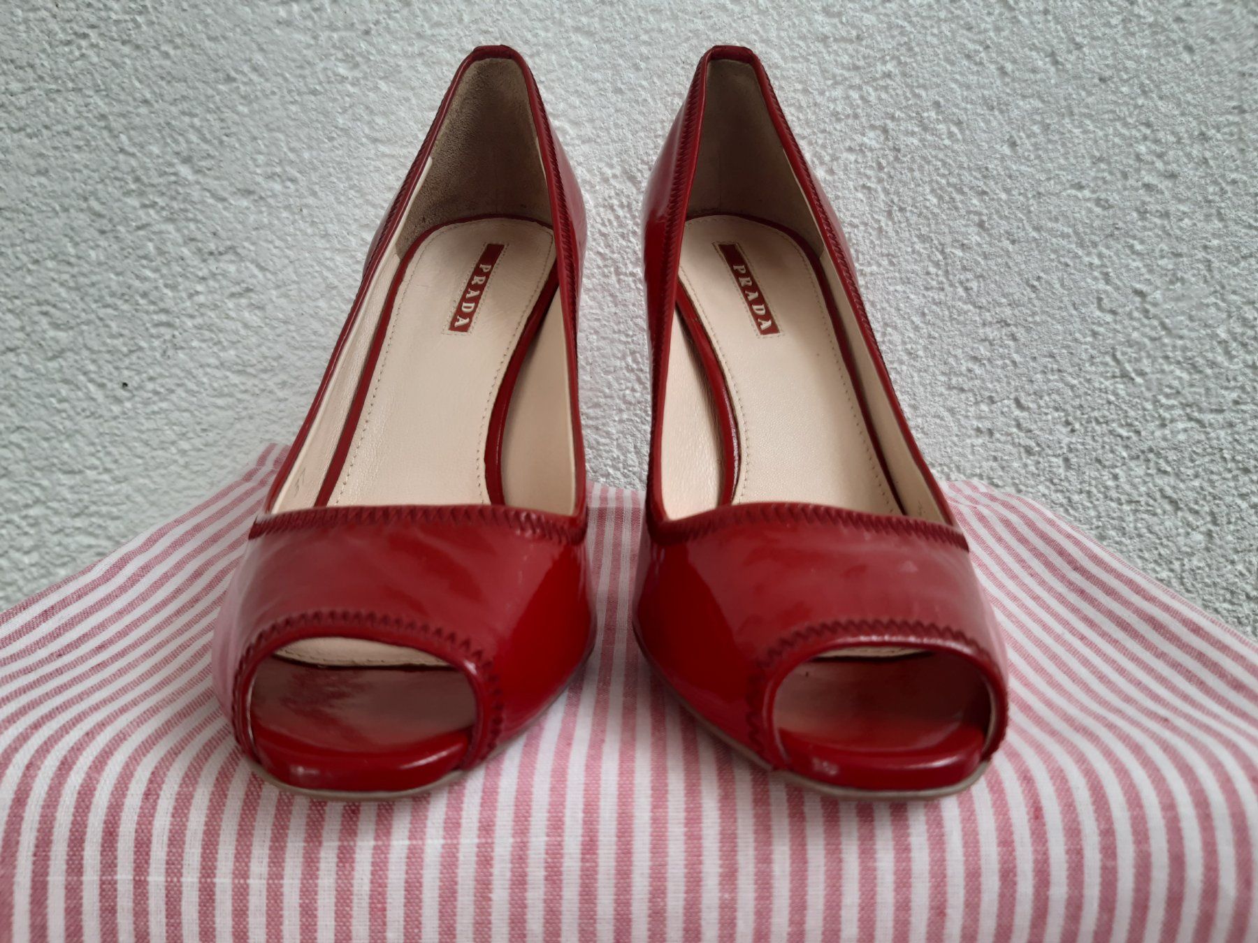 Prada Scarpe da donna: PRADA - Escarpins Rouge Vernis - 37 - Comme neuf – Nuovo (secondo la descrizione) da Meinier venduto da Gattuso22 2
