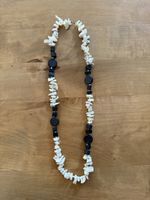 Halskette Muscheln und Holz schwarz weiss guter Zustand