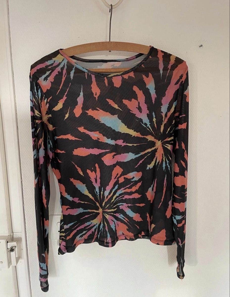 T-shirt: BUNTES LANGARMSHIRT GRÖSSE M – Usato da Dübendorf venduto da ali_g7p8