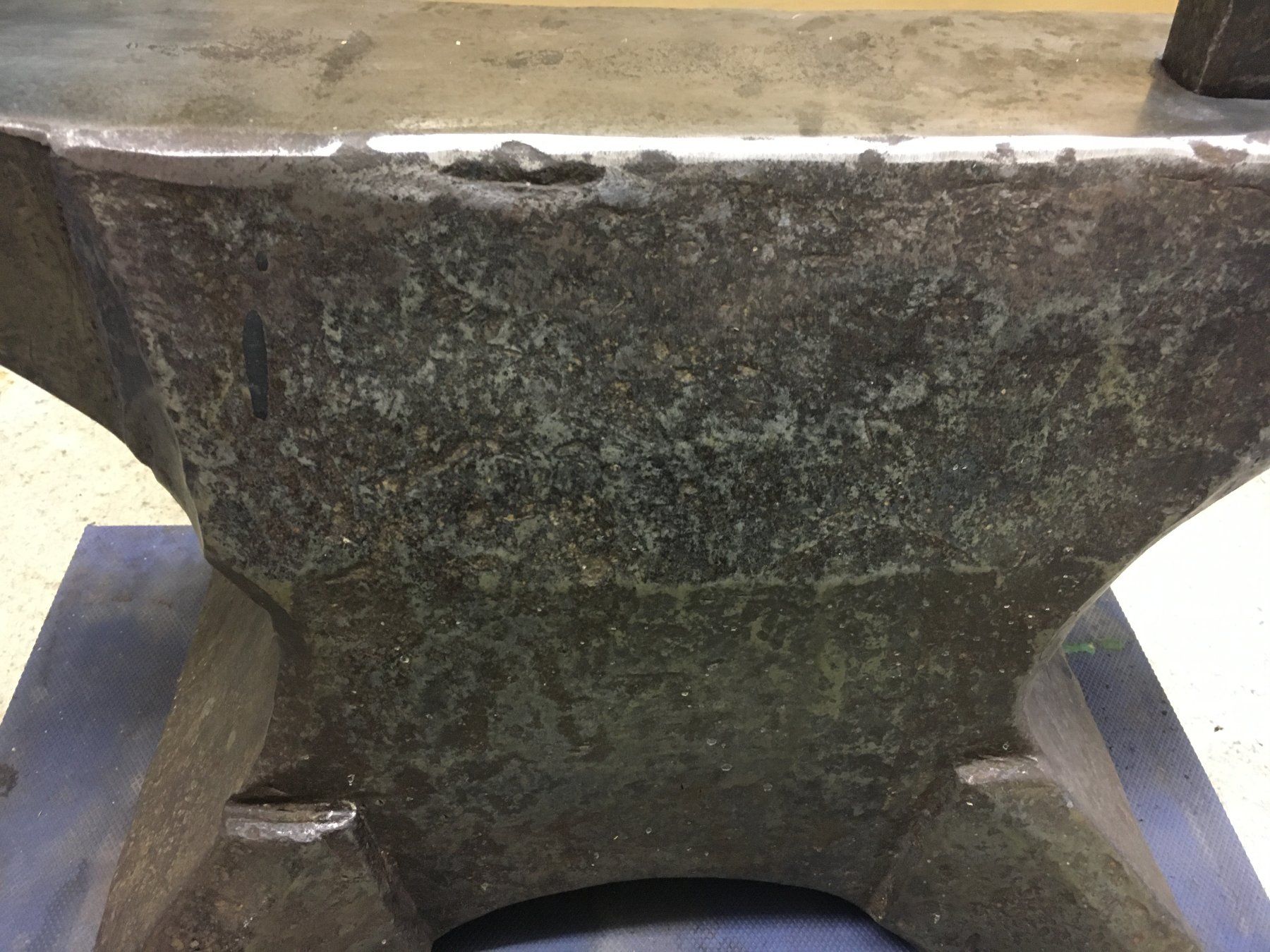 Attrezzi da lavoro: Amboss Stahl geschmiedet mit Sockel – Usato da Luzern venduto da Solanor13 3
