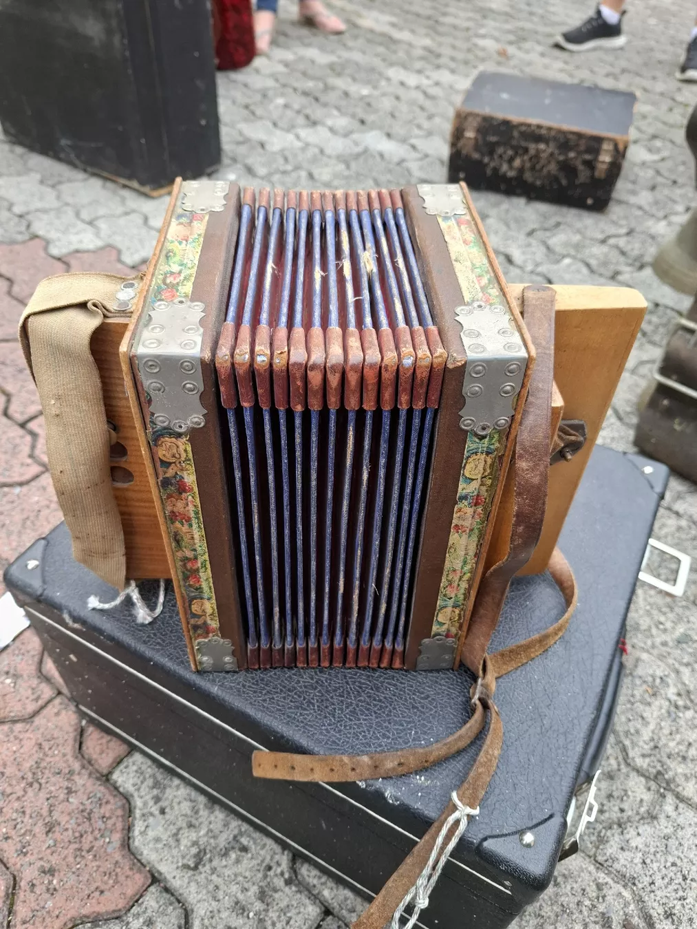 Strumenti musicali: schwyzerorgeli – Usato da Villeneuve venduto da BibiVintage 5