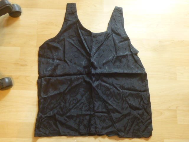 Top: Top Schwarz Gr. L  NEU – Nuovo (secondo la descrizione) da Hinwil venduto da Glasperlen 1