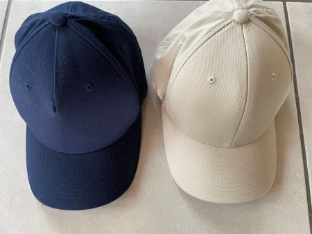 2 Caps, beige und Blau, S-M, L-XL, Flexfit