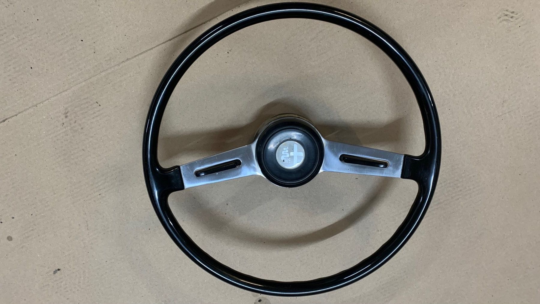 Alfa Romeo Tutti pezzi di ricambio auto: Alfa Romeo Fastback Spider Lenkrad – Usato da Frutigen venduto da Gehrihorn