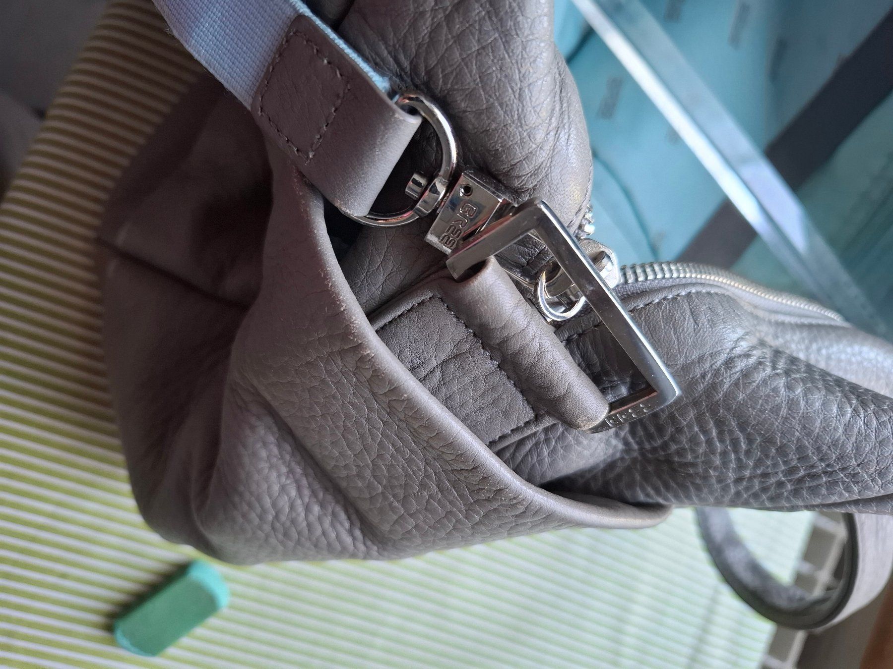 Sacs femmes: Bree Handtasche Schultertasche grau beige – D'occasion à Effretikon par peremaso 8
