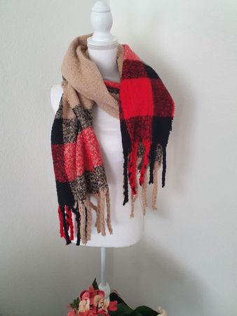Kuscheliger Winterschal im Karo-Muster