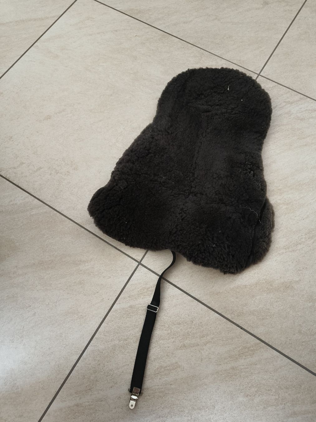 Selle & Accessori: Lammfell Sitzpolster Grösse L , gut erhalten – Usato da Gurmels venduto da be_olivia 1