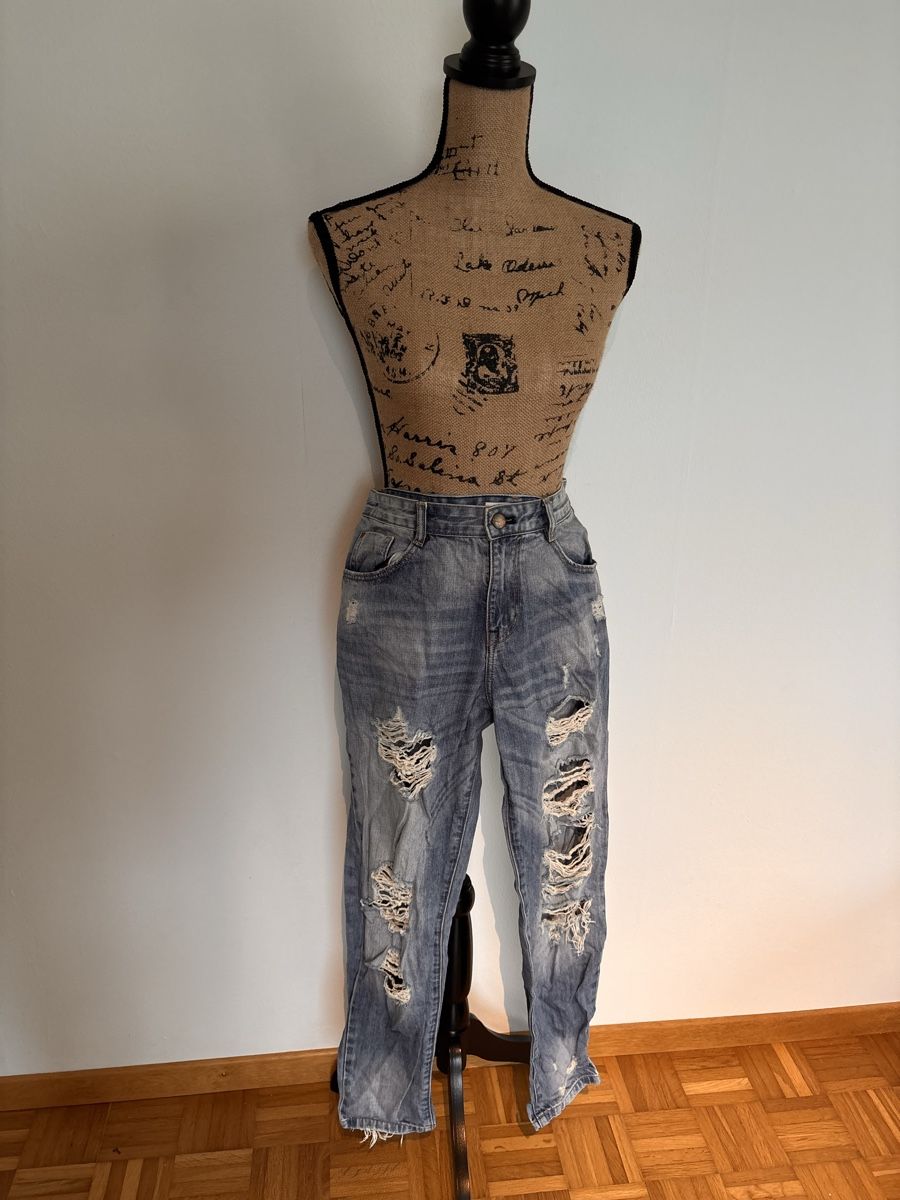 Jeans: Coole destroyed Jeans, hellblau, Grösse 34, neuwertig – Usato da Fraubrunnen venduto da Sxhiina01 1
