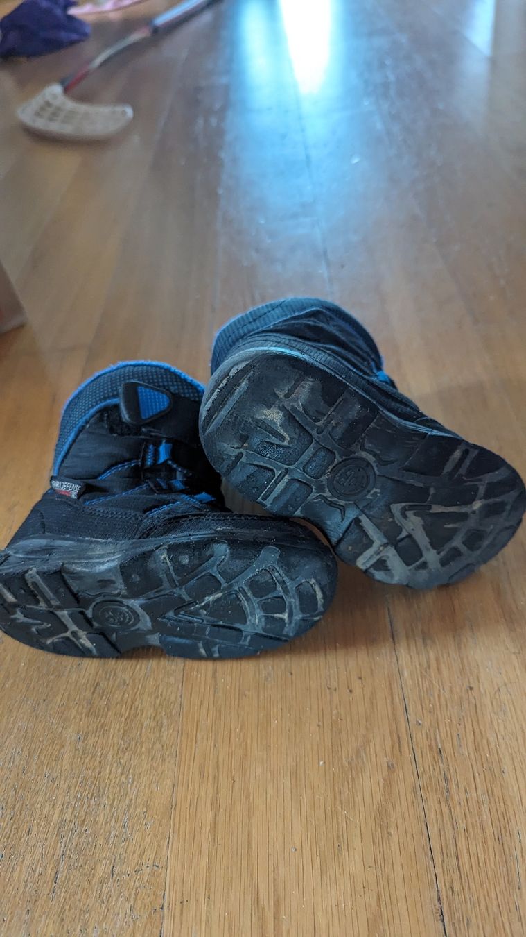Kamik Scarpe per ragazzi: kamik winterschuhe gr 23 – Usato da Busswil BE venduto da Binchenbeetli 1