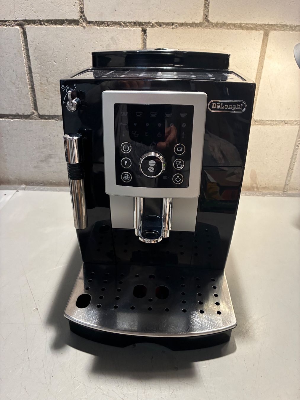De'Longhi Macchine per caffè & Macchine per espresso: De`Longhi mit 3 Monate Garantie – Usato da Hendschiken venduto da zkos