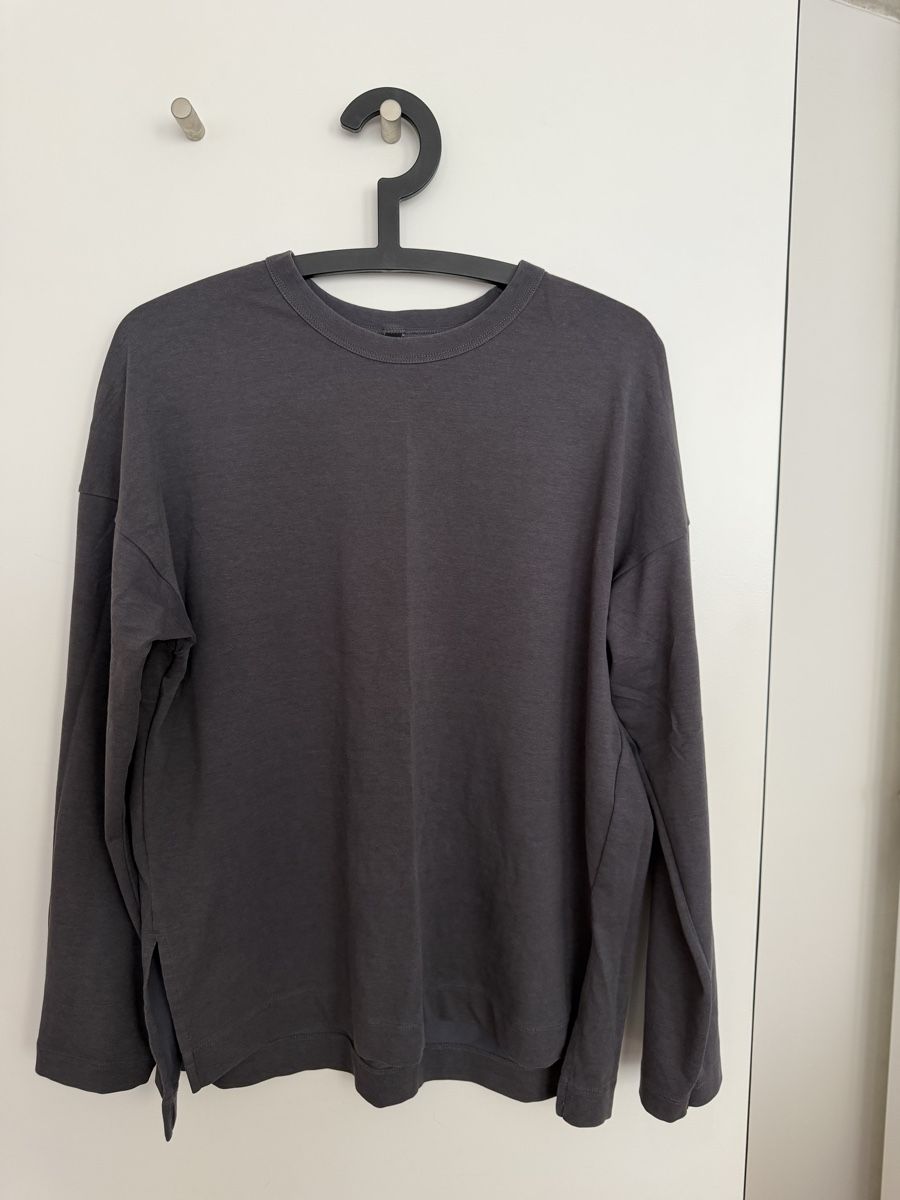 Uniqlo Camicette: Uniqlo Grey Oversized Longsleeve, Size L – Usato da Zürich venduto da jus_sw7l