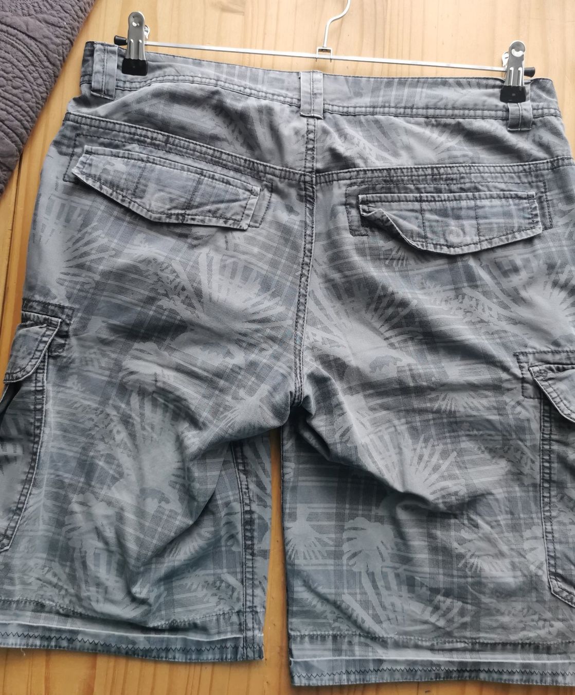 Pantaloni: Cargo-Shorts, Graumeliert, Gr. 42/44 – Usato da Genève venduto da GVMaam 1