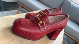 Rote Bianca Di Vera Pelle Lederpumps mit Messingschnalle