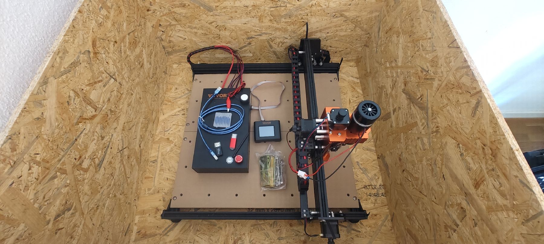 Tous les outils: CNC mit Holzbox Neuwertig – Neuf (Voir description) à Zürich par A.Zickler