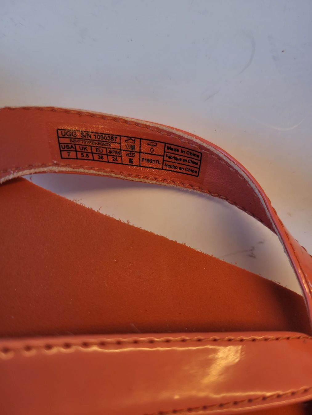 Ugg Scarpe da donna: UGG Flip Flops mit Fell, Koralle, Gr. 38, NEU – Nuovo (secondo la descrizione) da Basel venduto da sep_sn6x 3
