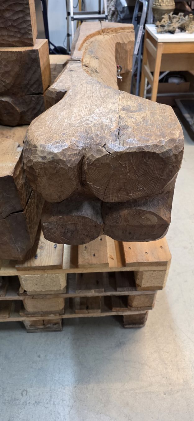 Tavoli: Einzigartig Holzskulptur Eiche Salontisch mit Granit Platte – Usato da Wittenbach venduto da gruezi-schwiz 3