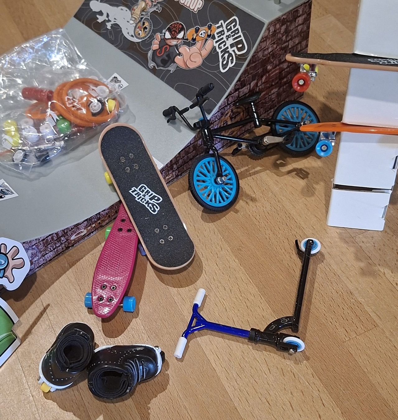 Giocattoli: Finger Skateboard Arena – Usato da Niederhasli venduto da Golf-Dodger 1