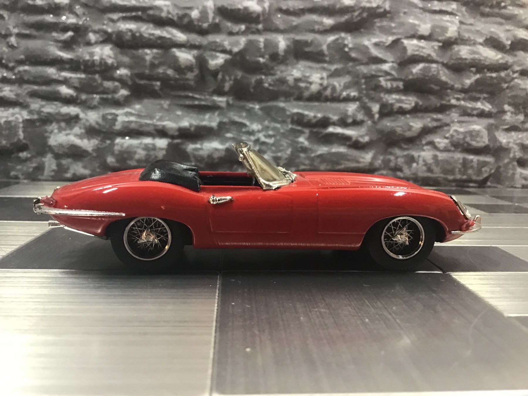 Jaguar Modellini d'auto: JAGUAR MODEL BOX 1:43 – Usato da Männedorf venduto da Spezial-Modelle