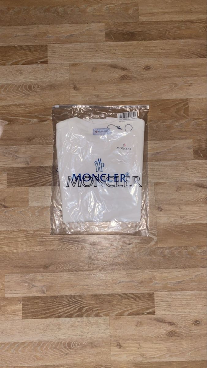 T-shirt: Maglietta bianca  – Nuovo e nell'imballaggio originale da Gorduno venduto da ilm_962n 2