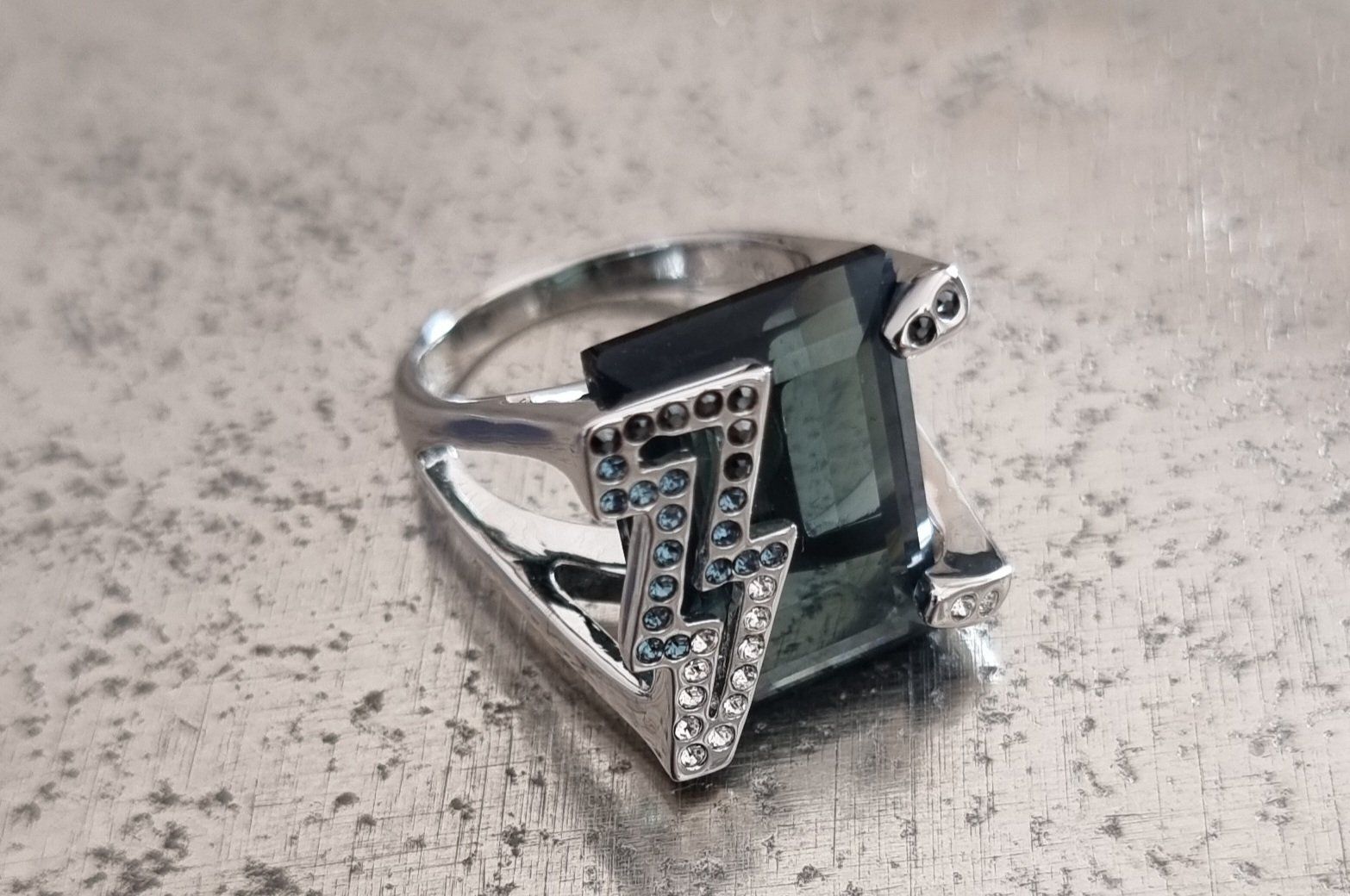 Swarovski Anelli: ORIGINAL- Swarovski Ring  Gr. 55 – Nuovo e nell'imballaggio originale da Frauenfeld venduto da Bleeddragon 1