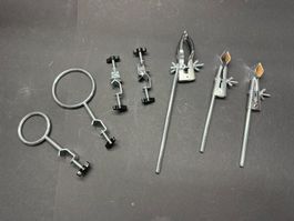 Lot Stativmaterial mit Klammern, Muffen und Ringen - NEU!