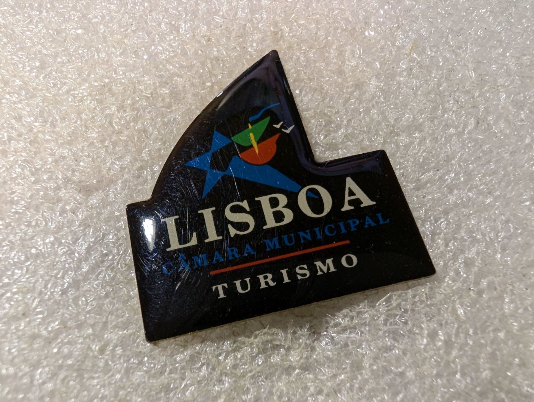 Plaketten & Abzeichen: Ansteckpin 148: Lisboa – Gebraucht aus Oppligen von Pin-Fall-Shop