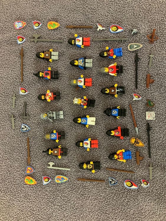 Lego Ritter Figuren mit viel Zubehör S2 (Gebraucht) in Zürich für CHF ...