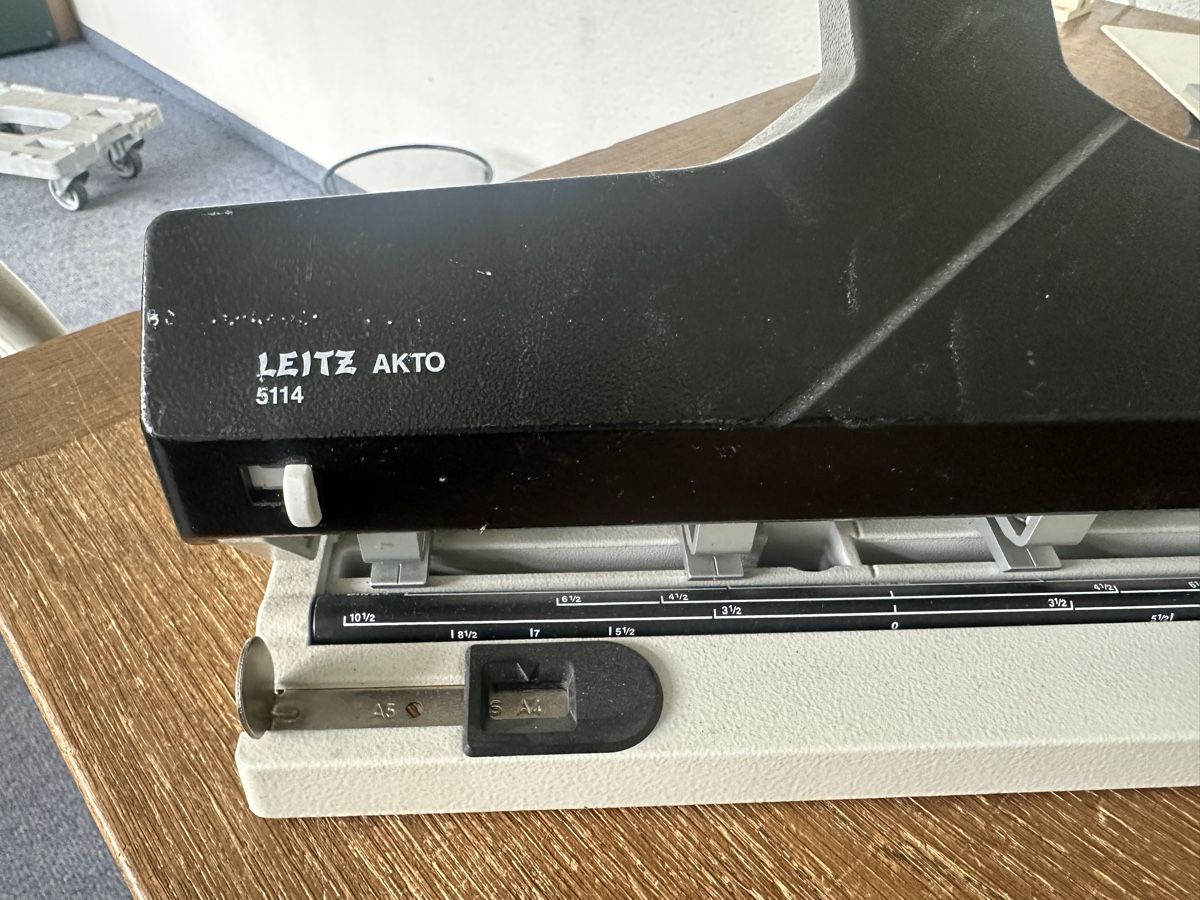 Tutti gli attrezzi: Leitz Akto 5114 Locher Stanze  – Usato da Altendorf venduto da Quietwater 2