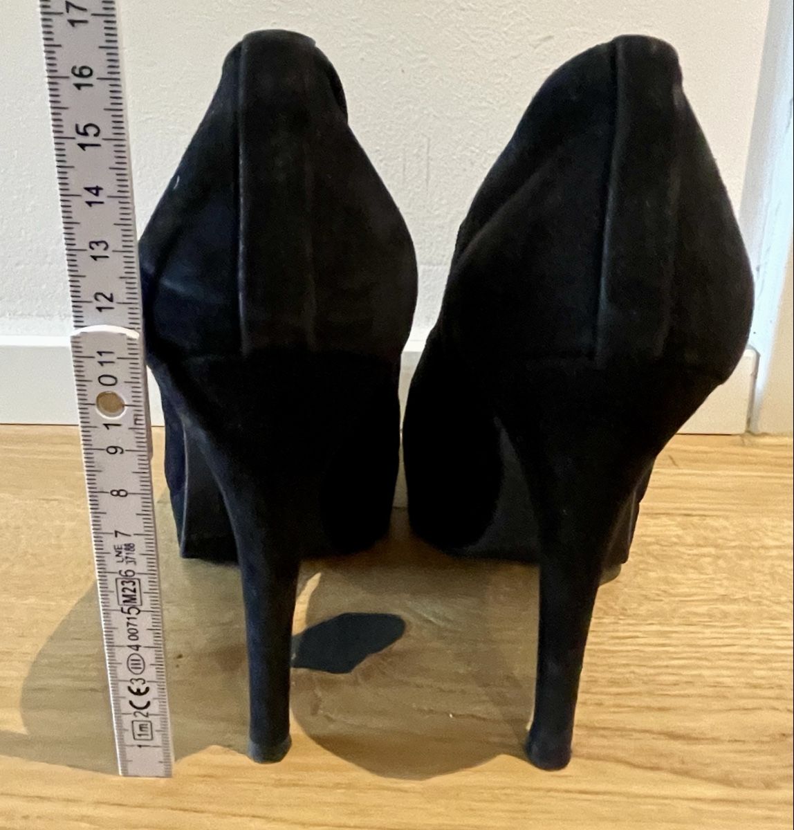 Stuart Weitzman Scarpe da donna: Stuart Weitzman Ancleboot Wildleder schwarz Gr. 37-38 – Usato da Zürich venduto da mar_9xc5 4