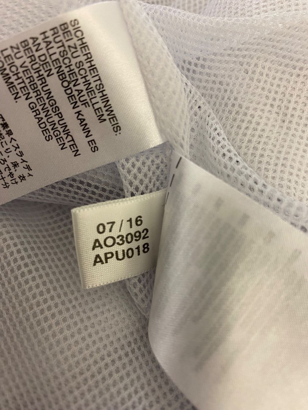 Adidas Giacche: Veste authentique Real Madrid Taille S – Usato da Rossemaison venduto da Carduelis 2