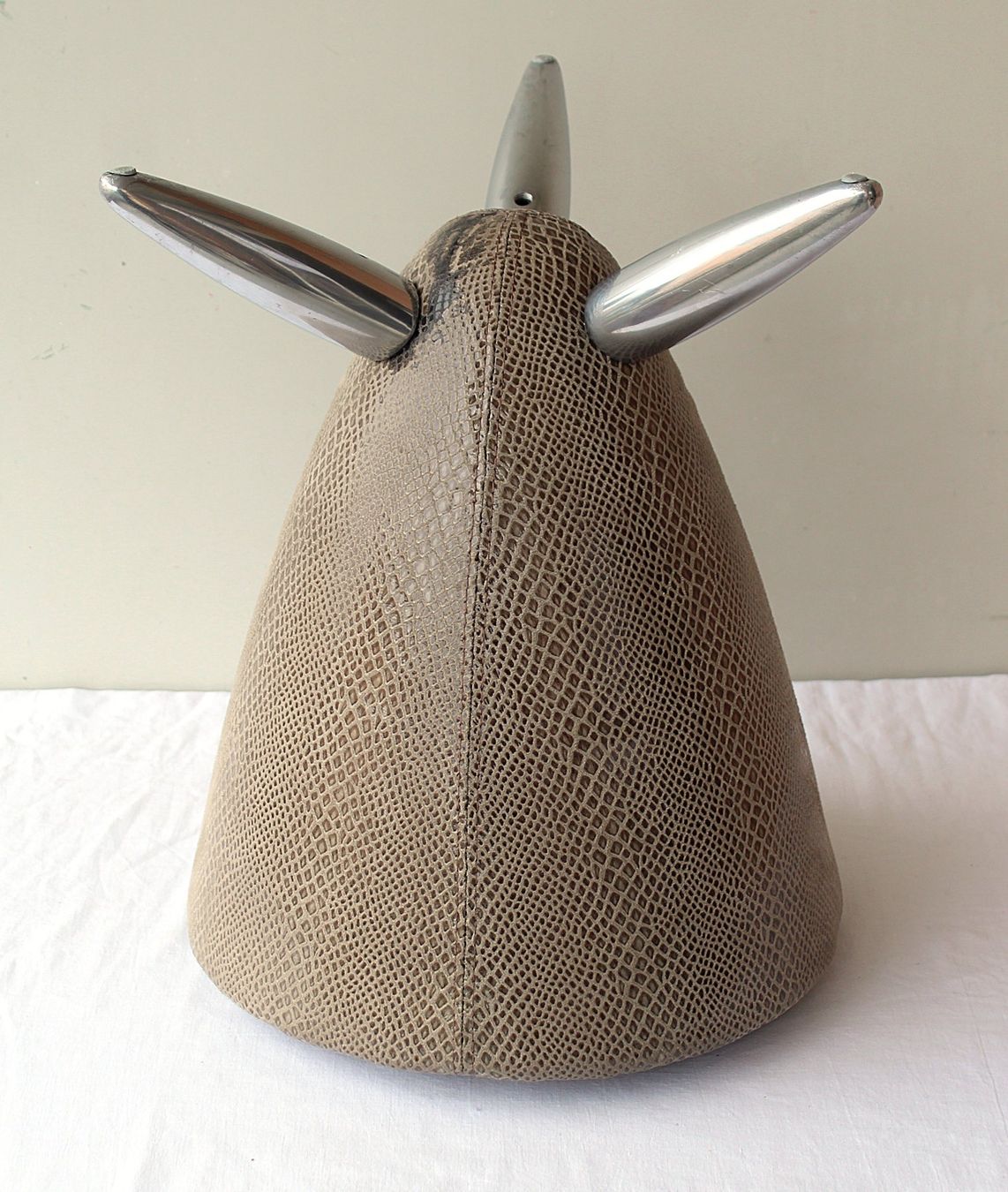 Leolux Sgabelli: Leolux Design Hocker Sitzmöbel im Reptil Look – Usato da Zürich venduto da Auctionata 4