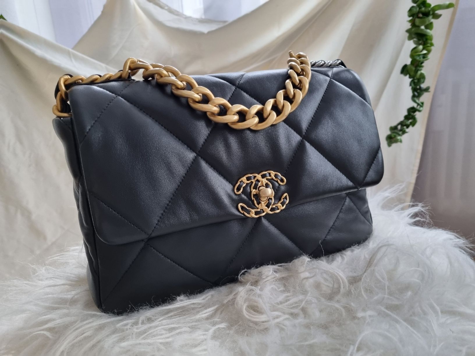 Chanel Taschen für Damen: Chanel 19 Neuwertig, Medium – Neu (gemäss Beschreibung) aus Basel von lioness71 6