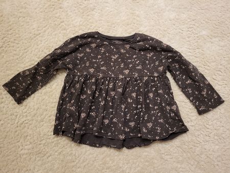 Süesses Baby/Kleinkind Langarmshirt mit Blumenmuster  Gr.110