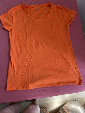 Gut erhaltenes Damen T-Shirt, zwei Stück, Grösse L, Sommer
