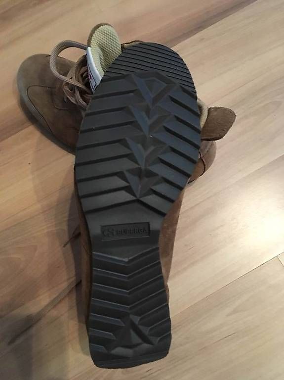 Scarpe da donna: Chaussures de marche Superga – Usato da St-Blaise venduto da Chemar 2