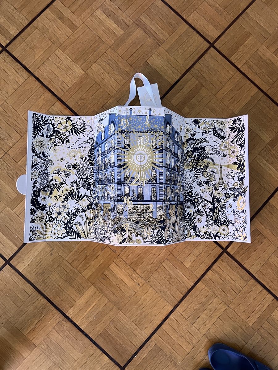 Dior Calendari: Calendrier de l'Avent Dior 2023 - vide – Usato da Montreux venduto da ZeAe